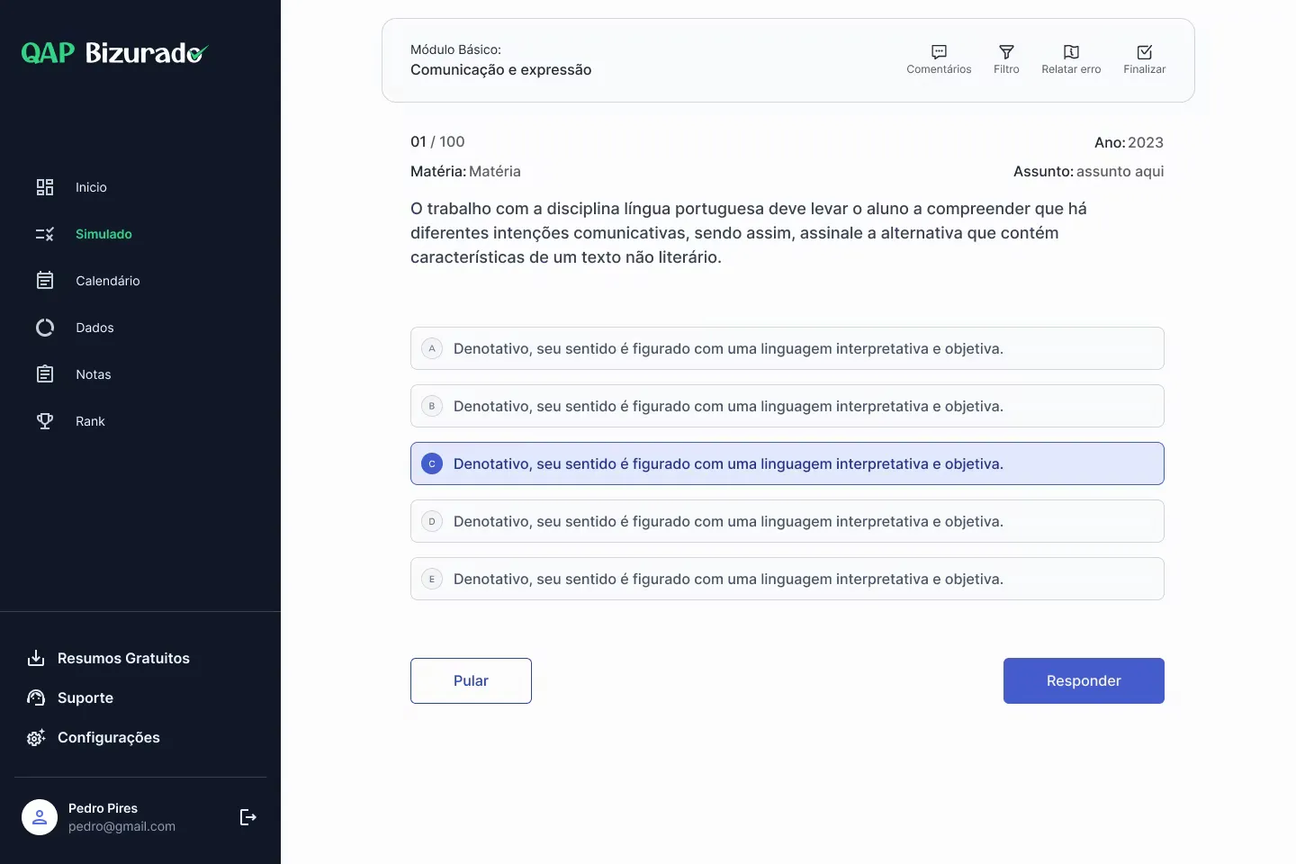 Tela de simulado da plataforma QAP Bizurado, com a questão, as cinco alternativas e os botões Pular e Responder
